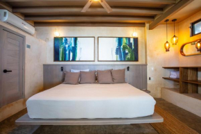 Casa Palmar Penthouse - Completely Renovated, 1 BR Oceanfront Penthouse Suite